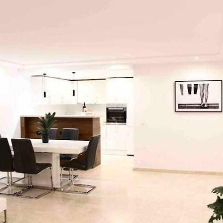 Large Modern Beach Front Apartment, Rooftop Pool!! Marbella Exterior photo
